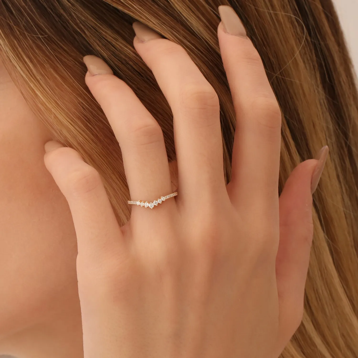 14k Curved Graduating Diamond Wedding Band